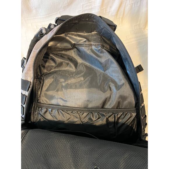 Generic Gray Camo Gamebag Backpack - Picture 5 of 5